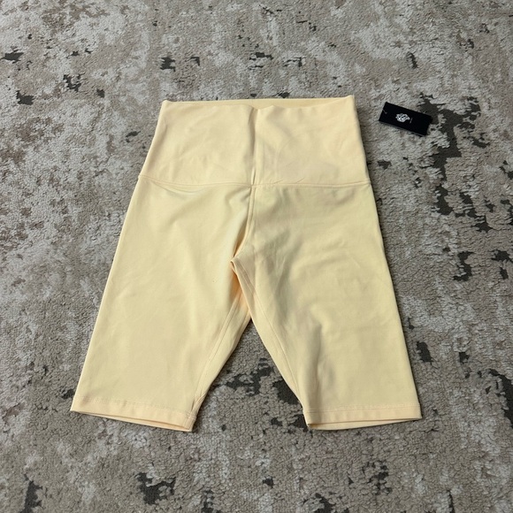 Darc Sport Wolf Head Biker Shorts Size Medium NWT - Cream - Picture 1 of 4